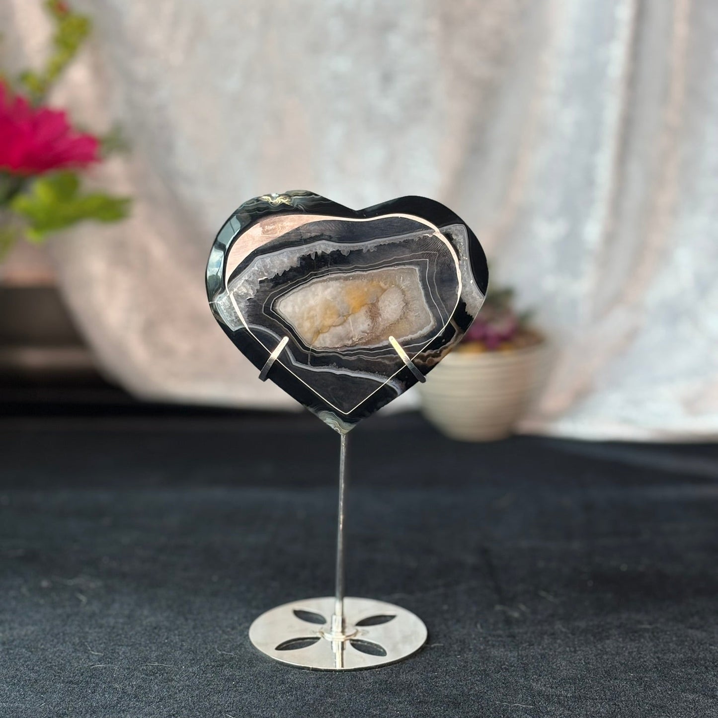 Black Agate Heart w. stand