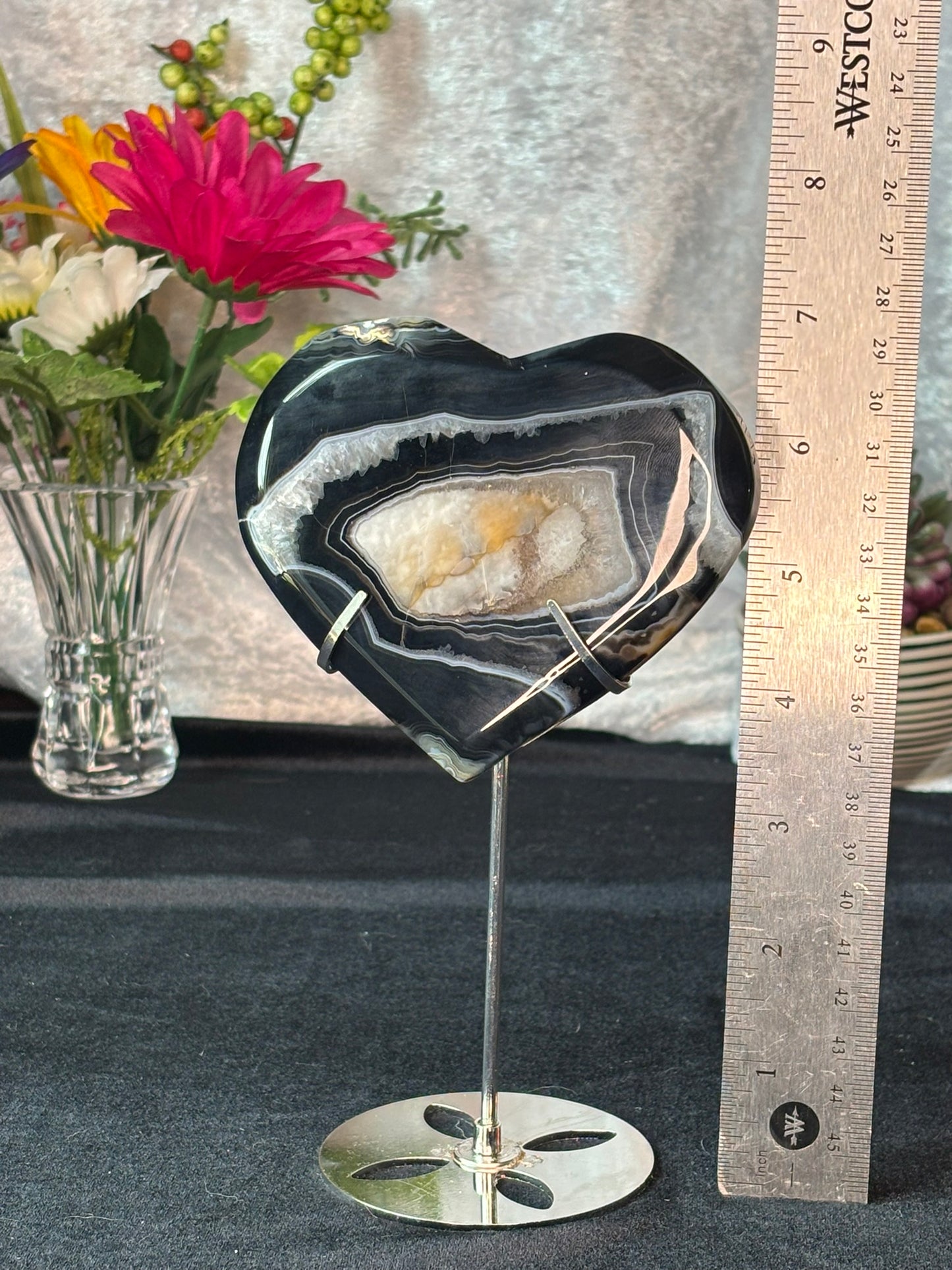 Black Agate Heart w. stand