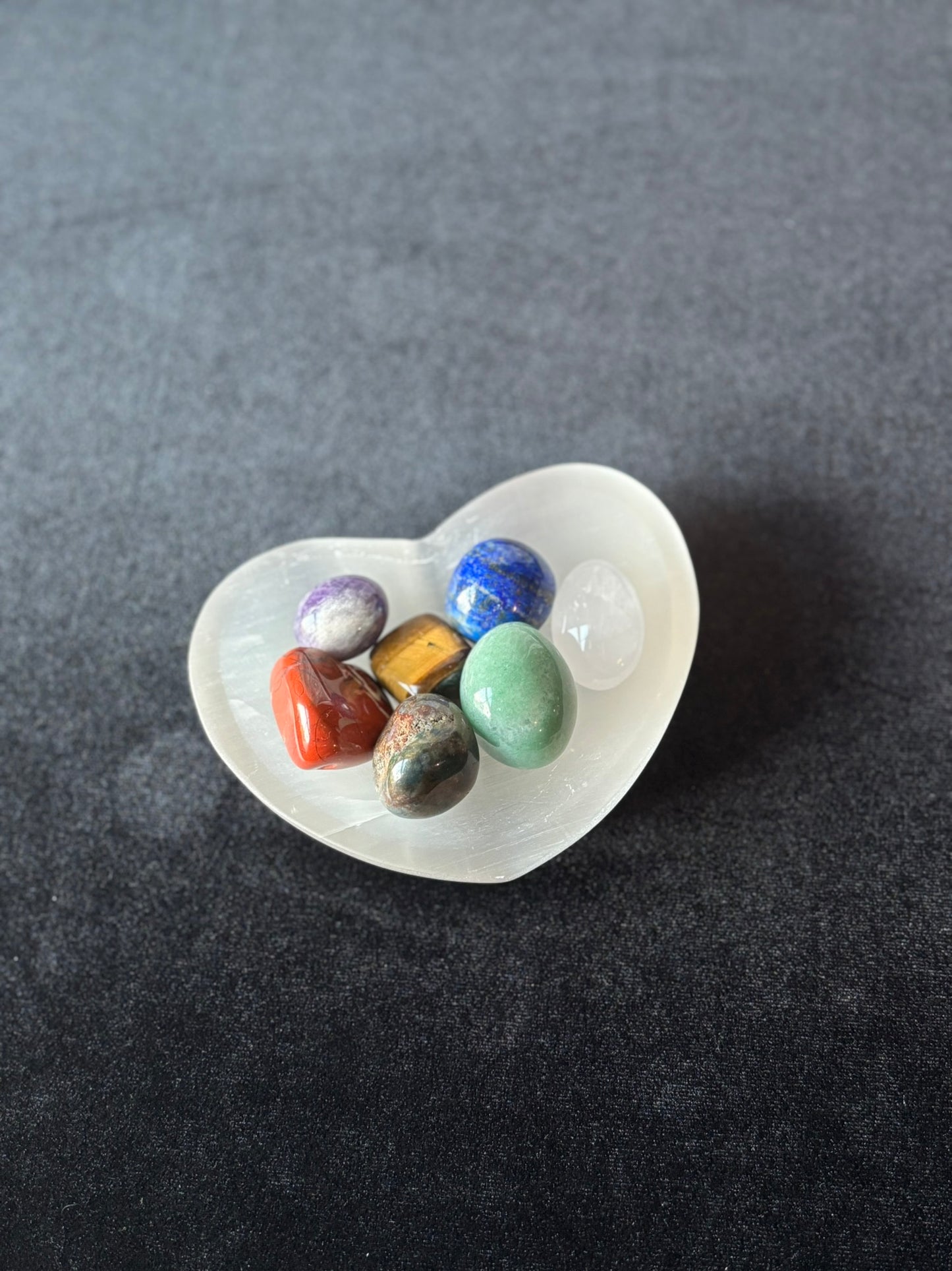 Selenite Heart Bowl w. Chakra Tumbles