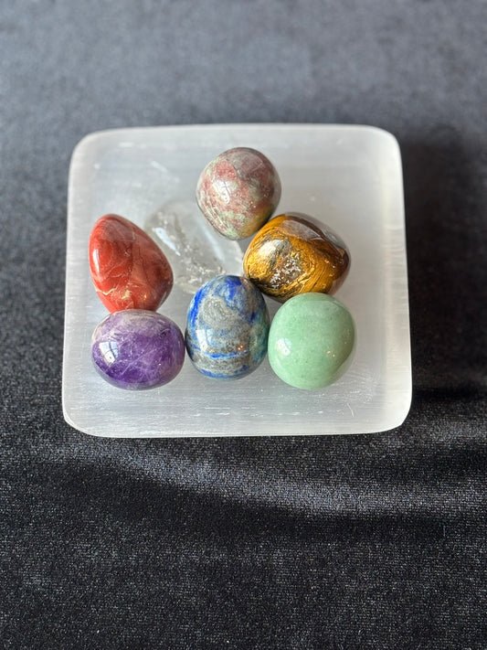 Selenite Square Bowl w. Chakra Tumbles