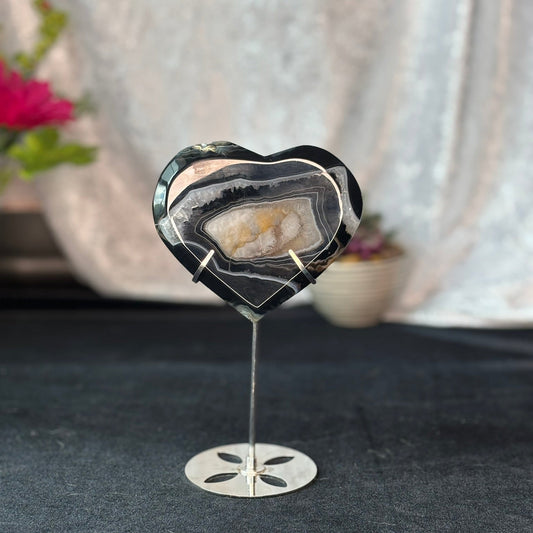 Black Agate Heart w. stand