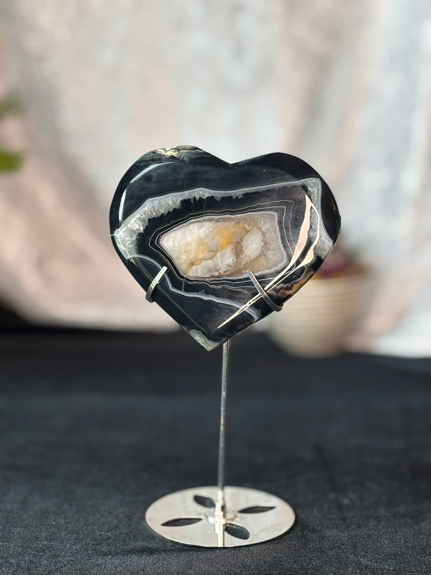 Black Agate Heart w. stand