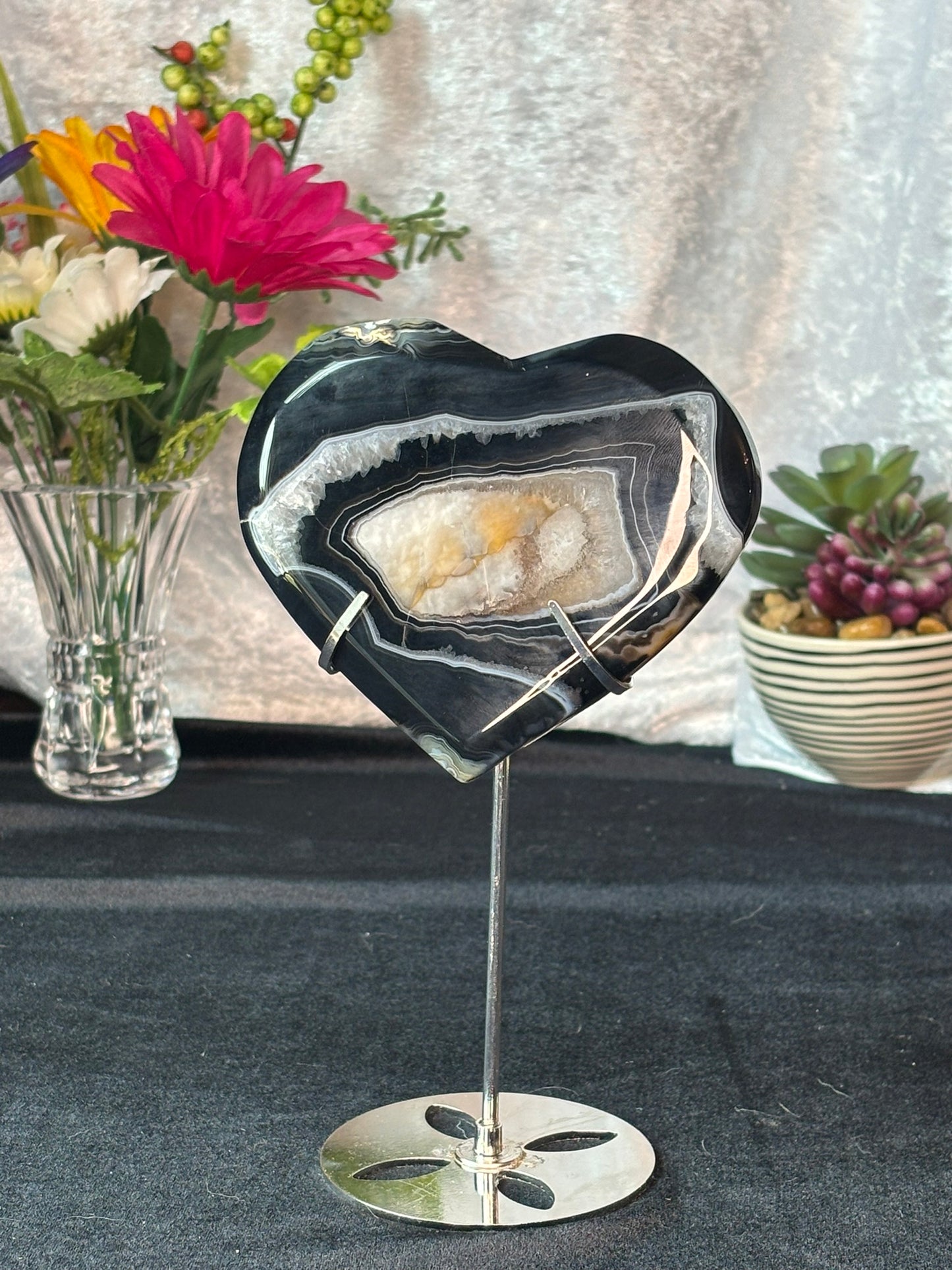 Black Agate Heart w. stand